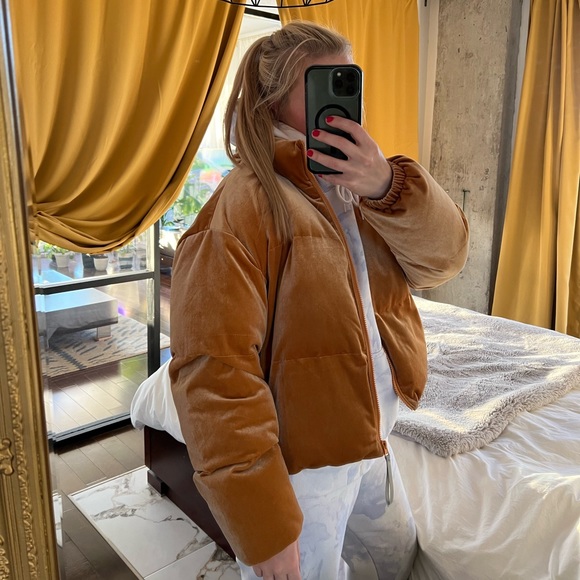 VELVET PUFFER COAT IN GOLDEN 🍯 HONEY ✨ - Picture 2 of 8